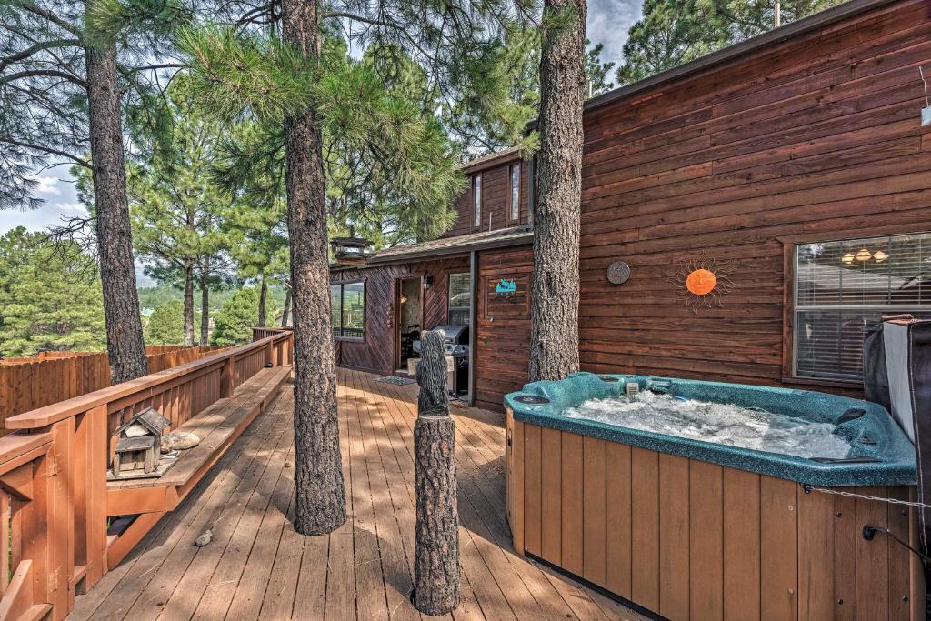 Cozy Ruidoso Cabin with Large Deck and Wet Bar!